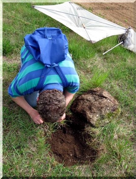 Václav Benedikt při průzkumu lokality